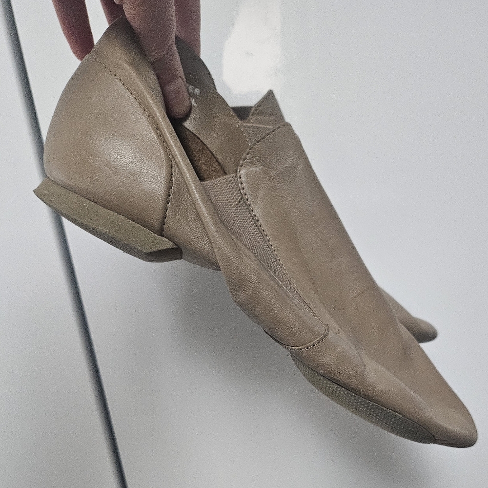 DANCE Jazz shoes size 8 leather